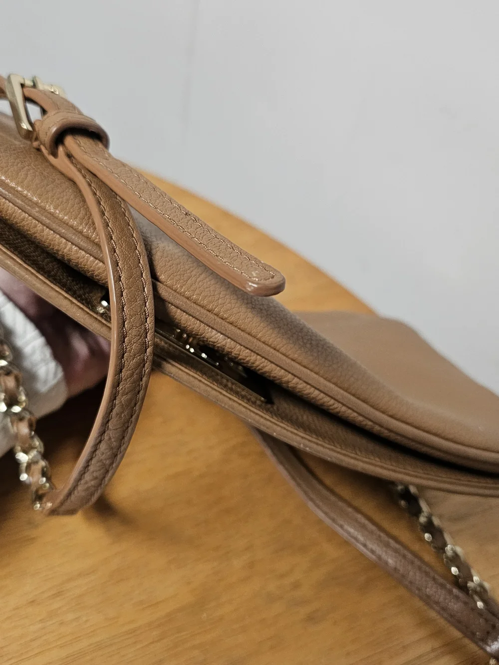 Tory Burch Tan Leather Crossbody Bag Chain Strap Minimalist Neutral Camel‎ Brown
